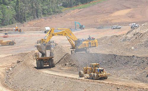 Early work on the Cooroy-to-Curra upgrade. Early work on the Cooroy-to-Curra upgrade.